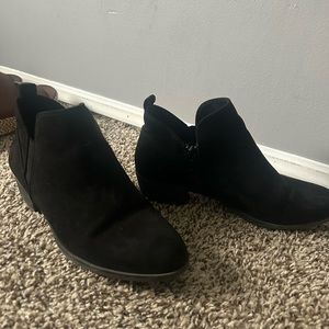 Women’s black ankle boot